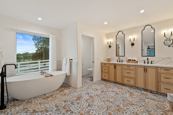 Paso Robles Geneseo Custom Home Build Master Bathroom